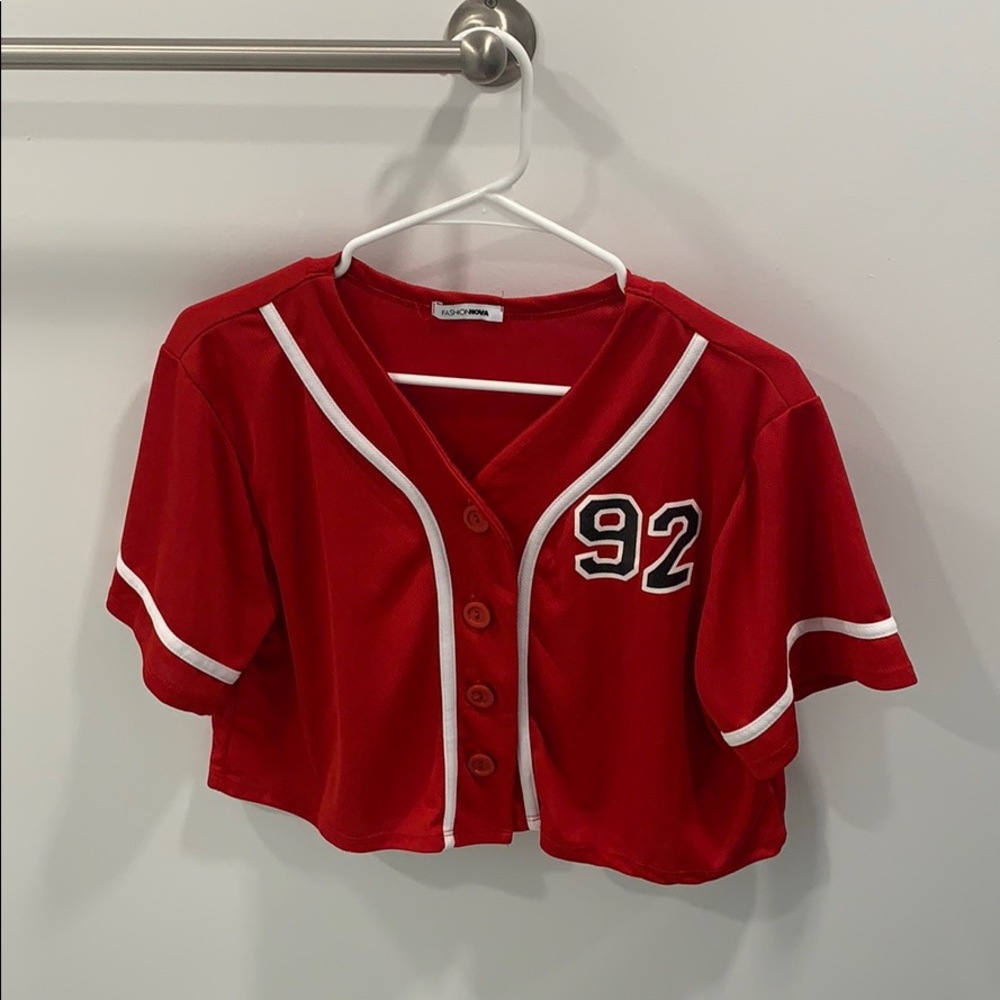 Red FASHIONNOVA crop top jersey